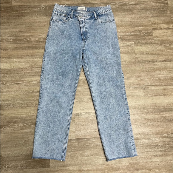 Abercrombie & Fitch 90s Straight Ultra High Rise Jeans Criss Cross Waist 10R/30 - Picture 9 of 12